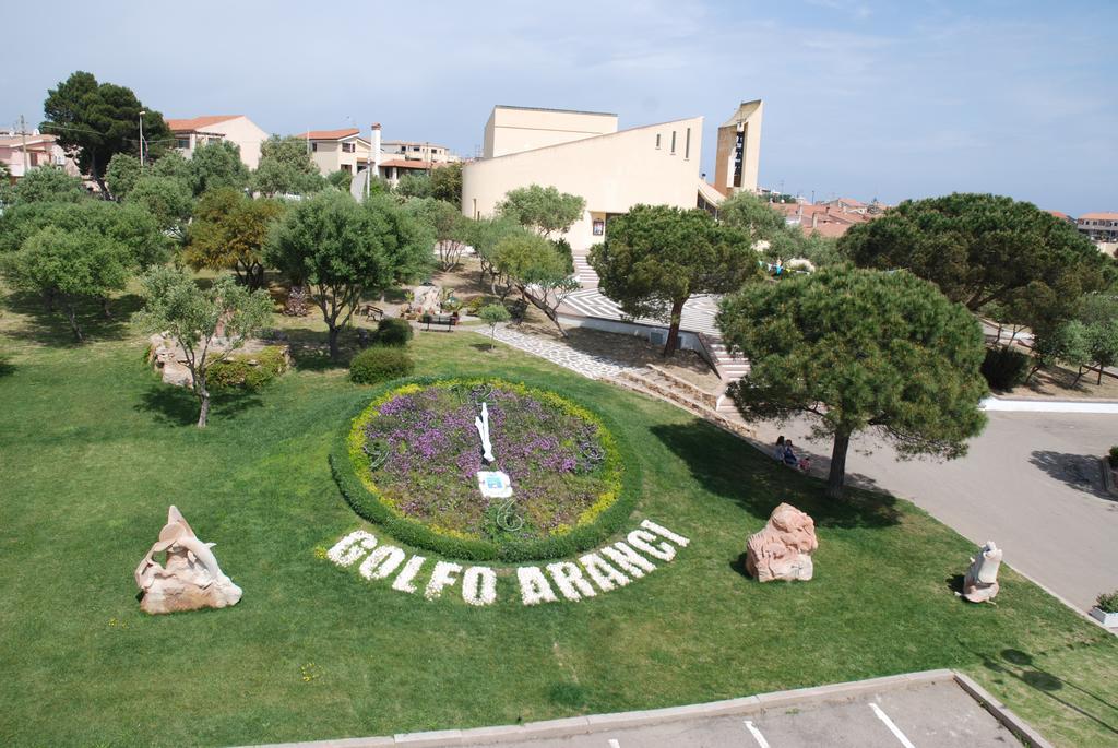 Hotel La Lampara Golfo Aranci Exterior photo