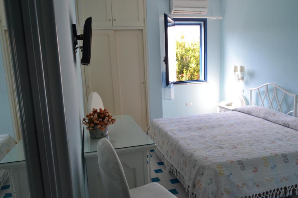 Hotel La Lampara Golfo Aranci Room photo